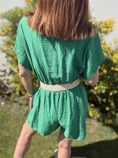 Combi-short femme Aloha, cœur croisé de couleur verte, une couleur qui illuminera votre été. Disponible chez Malou&Co, vêtements pour femme en ligne.