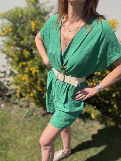 Combi-short femme Aloha, cœur croisé de couleur verte, une couleur qui illuminera votre été. Disponible chez Malou&Co, vêtements pour femme en ligne.