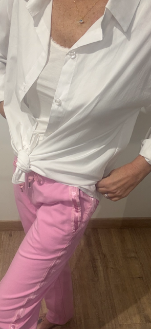 Pantalon décontracté femme bande satin, disponible chez Malou&Co, vêtements pour femme en ligne.