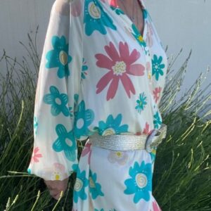 Robe chemise femme imprimée fleurs colorées, manches longues avec poignets élastiqués, coupe fluide à porter loose ou ceinturé