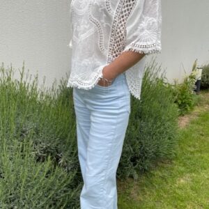 jeans wide-leg, bleu ciel, disponible chez Malou&Co, vêtements pour femme à La Rochelle.