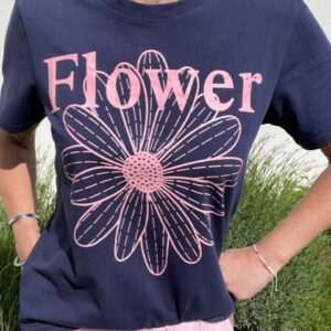 T-shirt femme Flower, 100% coton, original et parfait pour vos associations, disponible chez Malou&Co, vêtement pour femme en ligne.