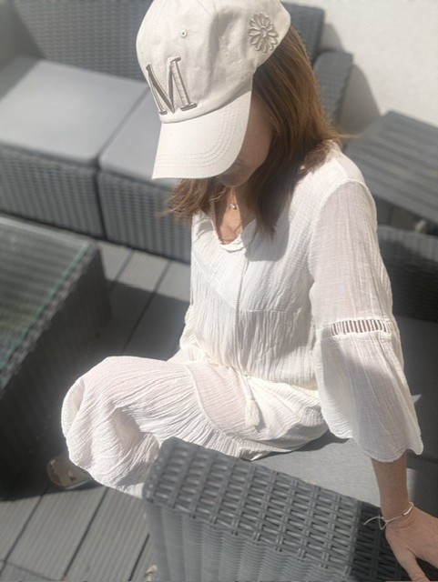 Robe Lina femme, légère en voile de coton, doublée, fluide et elle se porte en toutes occasions. Disponible chez Malou&Co, vêtements pour femme en ligne.