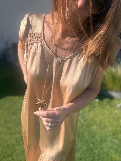 Robe femme Malia en Viscose et Soie, D'une légèreté et d'une douceur inégalable. Disponible chez Malou&Co, vêtements pour femme en ligne.