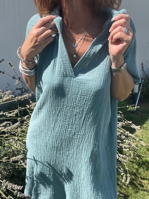 Robe courte gaze de coton femme, disponible chez Malou&Co, vêtements pour femme à La Rochelle.