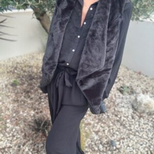 Pantalon Fluide et délicat, idéal pour cette saison, disponible chez Malou&Co, vêtements pour femme à La Rochelle.