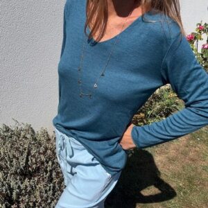 Pull Col V avec Angora, d'une douceur incroyable, disponible chez Malou&Co boutique en ligne prêt à porter féminin sur la rochelle.