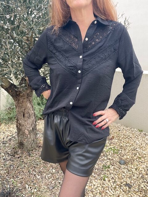 Short simili cuir Disponible chez Malou&Co vêtements pour femme à La Rochelle.