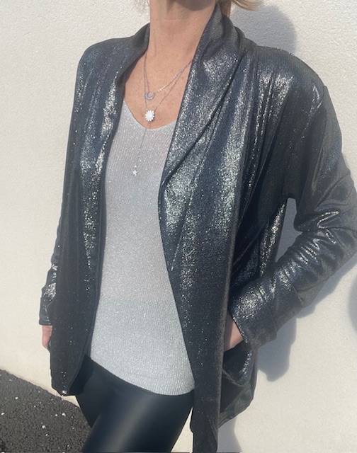 Veste lamée Disponible chez Malou&Co vêtements pour femme à La Rochelle.