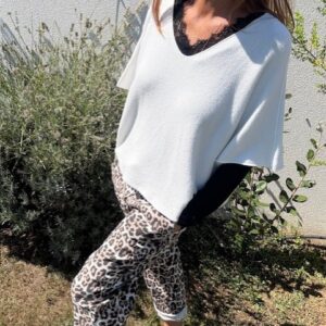 Pull Poncho disponible chez Malou&Co, vêtements pour femme à La Rochelle.