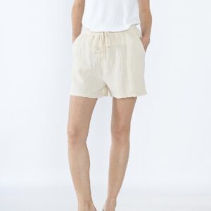 Short gaze de coton femme, taille élastique, poches latérales, agréable à porter pour l'été. Disponible chez Malou&Co, vêtements pour femme en ligne.