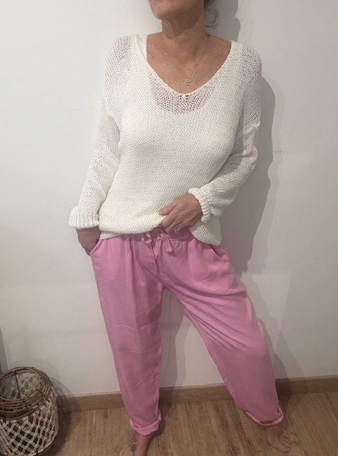 On adore la fluidité et la matière de ce pantalon en tencel femme. Disponible chez Malou&Co, vêtements pour femme en ligne