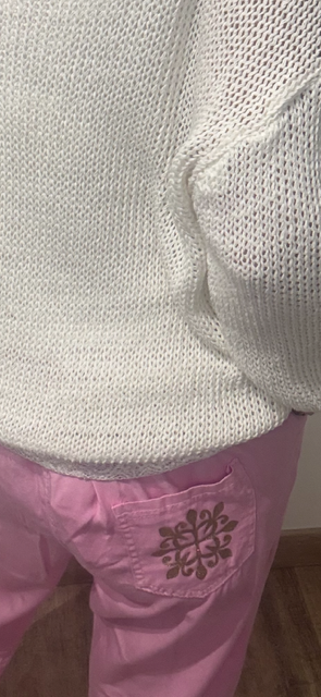 On adore la fluidité et la matière de ce pantalon en tencel femme. Disponible chez Malou&Co, vêtements pour femme en ligne