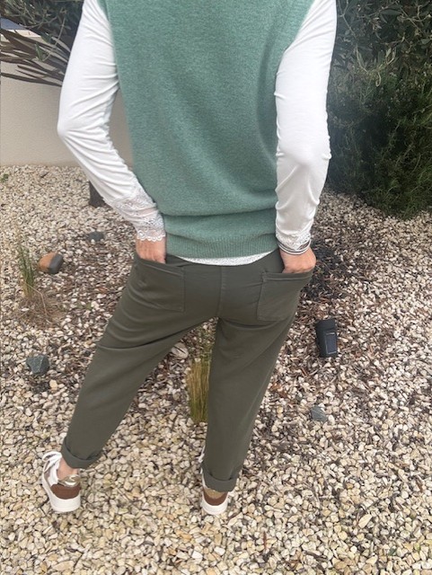 Le chouchou de cette rentrée, le pantalon ceinture bohème, agréable à porter et stylé vous suivra partout. Disponible chez Malou&Co, vêtements pour femme à La Rochelle.