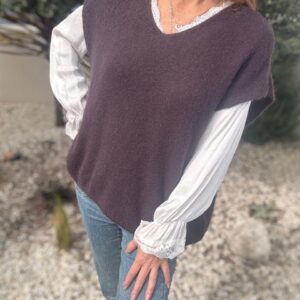 Pull sans manches Olga, idéal pour vos superpositions. Disponible chez Malou&Co, vêtements pour femme à La Rochelle.