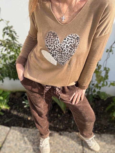 Adoptez ce pantalon velours côtelé doux et agréable, disponible chez Malou&Co, vêtements pour femmes à La Rochelle.