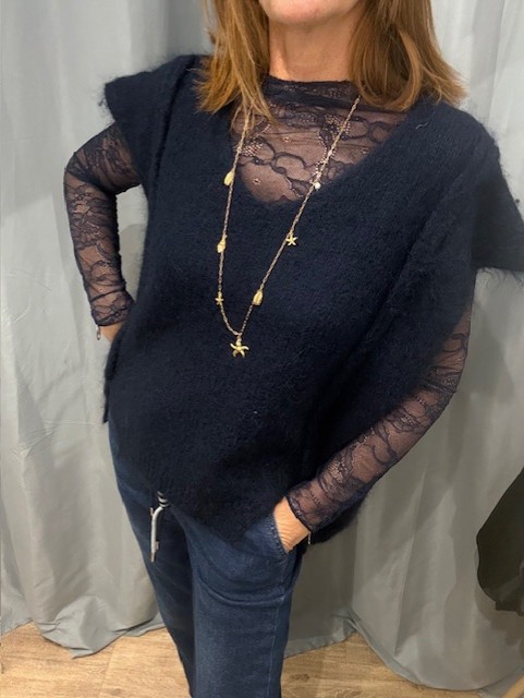 Top dentelle femme Serena, raffiné, féminin, glamour, disponible chez Malou&Co, vêtements pour femmes à La Rochelle.