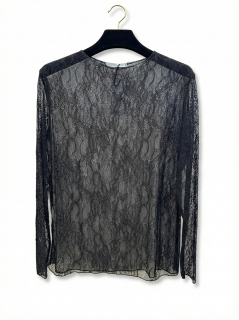 Top dentelle femme Serena, raffiné, féminin, glamour, disponible chez Malou&Co, vêtements pour femmes à La Rochelle.