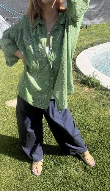 Chemise bandana femme style bohème élégante et moderne. Disponible chez Malou&Co, vêtements pour femme en ligne.