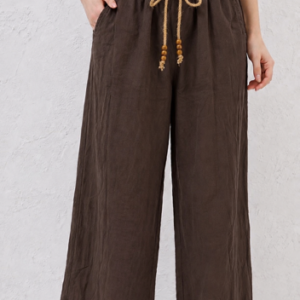 Pantalon femme Gina, matière confortable, coupe fluide, taille élastiquée, cordon décoratif, idéal pour un look bohème chic et estival.