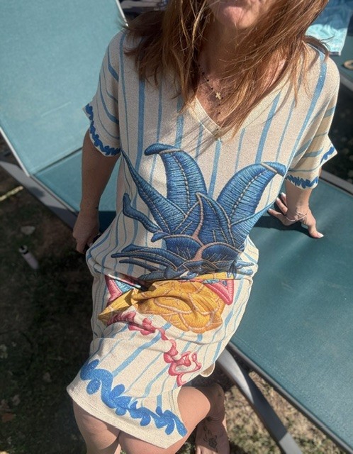 Robe longue femme imprimée ananas avec fils de lurex dorés, coupe fluide et légère, fabrication Italienne, style féminin et tendance