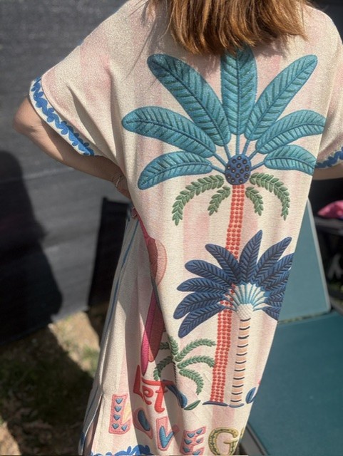Robe longue femme imprimée ananas avec fils de lurex dorés, coupe fluide et légère, fabrication Italienne, style féminin et tendance