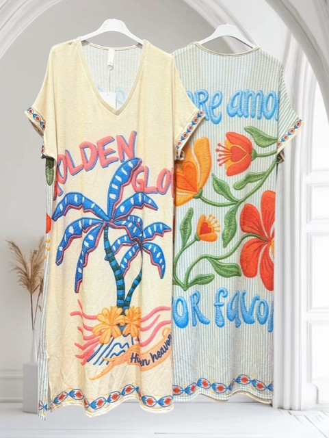 Robe longue femme imprimée glow avec fils de lurex dorés, coupe fluide et légère, fabrication Italienne, style féminin et tendance.