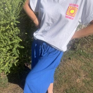 Bermuda femme Victor, 100% coton avec taille élastique, lien pour noeud, couple ample, confortable et légère, idéale pour un look estival.