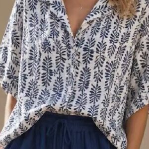 Chemise femme Gabriela imprimée en gaze de coton à manches courtes, modèle léger et tendance pour l'été.