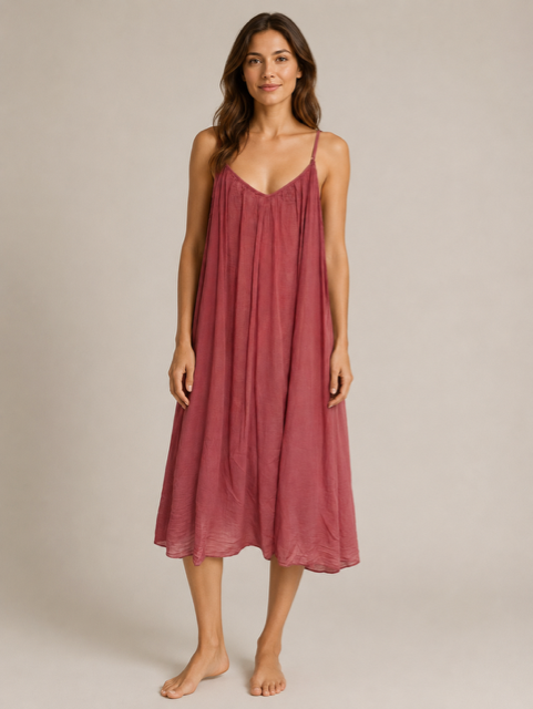 Robe longue femme Dani en voile de coton doublé beige avec fines bretelles réglables et coupe fluide.
