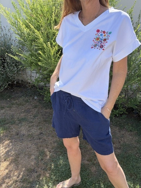Short gaze de coton femme avec taille élastiquée et lien, léger, confortable et idéal pour un look d'été.